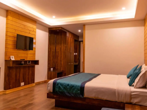 Yashshree Sanderling Mall Road