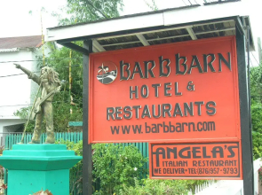 Bar-B-Barn Beach Hotel