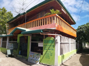 Guanna's Place Room and Resto Bar