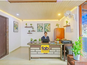 Fabhotel 22 Square Living Spaces