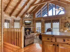 Ern859 - Absolute Paradise - Great Location! Close To All The Action! 2 Bedroom Cabin by RedAwning