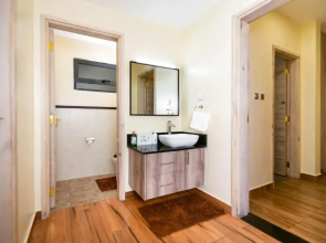 K's Place - Elegant 2 Bedroom Apartment with a Pool & Gym