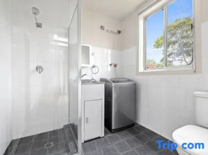 Comfortable Rooms Near Top Ryde City Shops & Transport