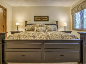 02101 - 1 LaCanada Lane