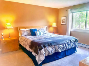F3 Fairway Village Condo With Great Mountain Views, 8 Minute Walk From Omni Mount Washington Hotel!