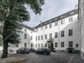 Apartment with Private Terrace