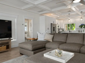 NEW Bay Dreamin 4 Bedroom Private Pool Spa Beach Front Property 3 Home by RedAwning