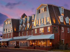 Newport Beach Hotel & Suites