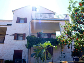 Apartments Janja Postira