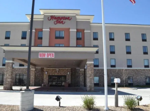 Flag Point Inn & Suites Pratt By Fairbridge