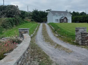 Bantry - House - Sleeps 6 - Sea Views - Parking