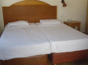Finas Hotel