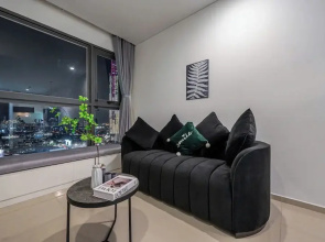 Pearl Plaza Luxury WiFi, Near Landmark 8 Apt, City View, Pool, Gym, Free