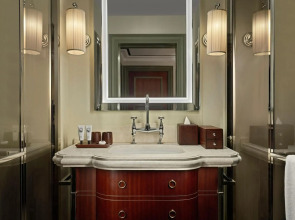 Maxwell Reserve Singapore, Autograph Collection