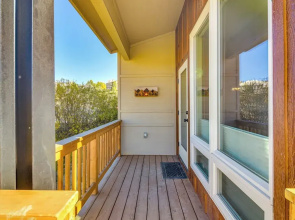 Ski-in/ski-out Granby Townhouse w/ Private Hot Tub