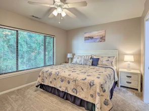 1/4 Mi to Ocean: Beach Pebble Townhome w/ Patio