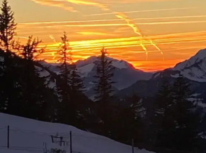 Avoriaz beau 2P falaise confort skis aux pied proche parking