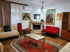 Unique Traditional House, hosted by J&G