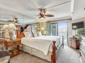 Inlet Reef 310 2 Bedroom Condo by RedAwning