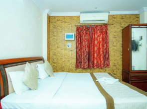 Hotel Manohar Palace