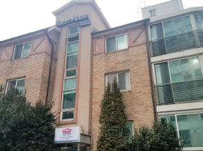 Kimchee Downtown Guesthouse - Hostel
