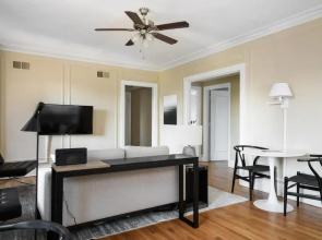 Classic CWE 2BR with Full Kitchen by Zencity