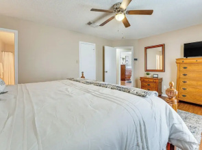 Bright San Antonio Home  13 Mi to Downtown!