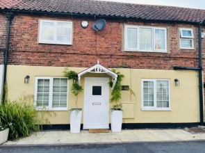 2 Bed 'cosy Cottage' Central Bawtry High End Decor