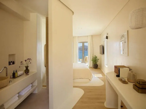 White Pebble Suites