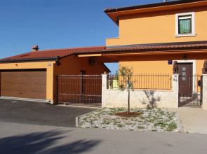 Comfortable Apartment With Fenced Garden and Outdoor Terrace and Grill, Airco