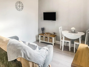 The Rosebery Retreat By The Castle 1-bed Apartment