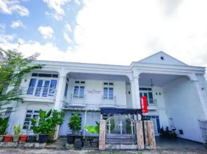 The White House Hotel by Oyo Rooms