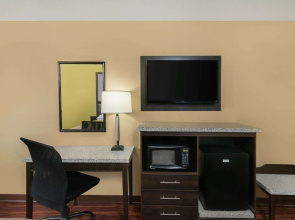 Super 8 by Wyndham Raleigh North East