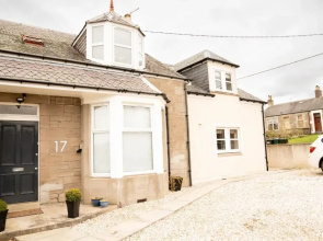 3 Private bedrooms attached to hosts home Free parking