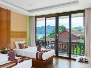 Phi Phi Long Beach Resort & Villa