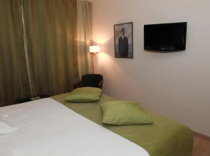 Cleythil Hotel