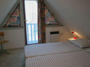 Dike House Affordable 6-person Holiday Home Near the Sea Dike