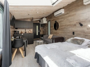 Private & Cozy Suite with lake views