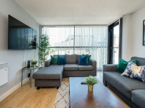 Host Apartments The Pall Mall Balcony Apt
