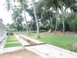 Pinawala Holiday Bungalow