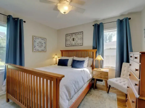 5 Mi to Downtown: Royal Oak Bungalow!