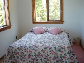 Long Island Deep Cove Cottage - Three Bedroom Home