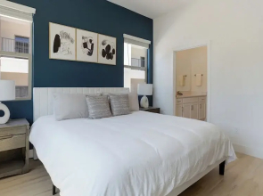 Landing Apartments Tucson near La Cholla Professional Park