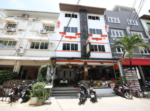 OYO 126 Patong Station House Hotel