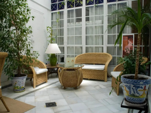Abril Hotel
