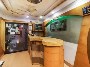 Amit Hotel by OYO Rooms
