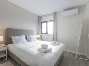 2BR Flat w/ AC & Great Views by LovelyStay