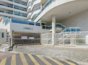 Apt w/ Balcony & View, Steps From the sea Opr0303