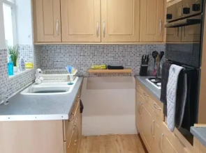 City Townhouse Close to Cafes and Restaurants