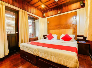 OYO 23210 KHBO Diamond Sharing Houseboat